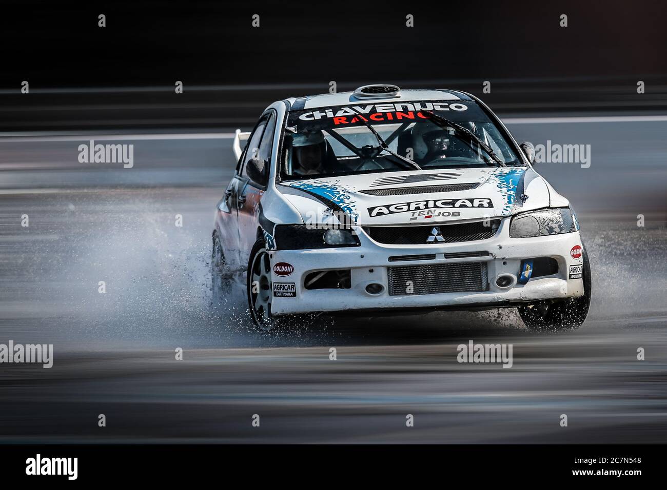 Mailand, Italien, 03. Juni 2018: Mitsubishi Lancer Evolution in Aktion während der 1. Drift Show Il Destriero auf dem IPER Drive in Mailand. Stockfoto