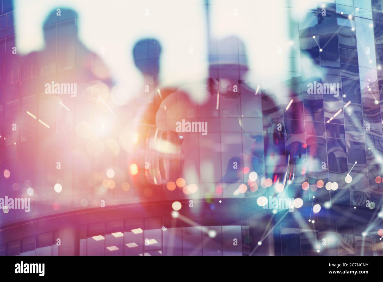 Moderner Hintergrund von verschwommenen Geschäftsleuten mit einer Glaskugel Stockfoto