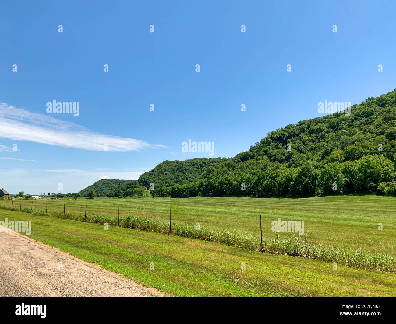 Schöne Bluffs entlang der Landschaft Stockfoto