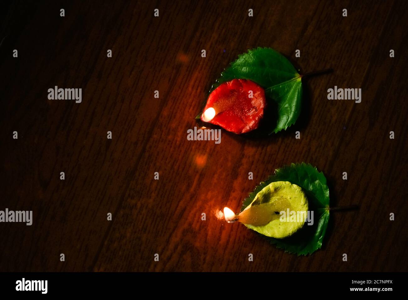 Ein Nahaufnahme Foto von bunten Diyas oder Clay Lampen mit schönem Hintergrund. Stockfoto