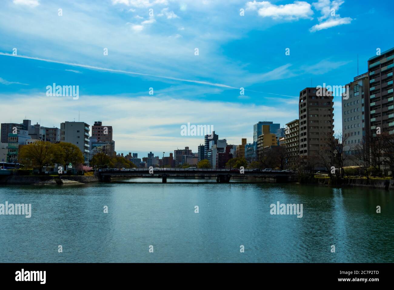 Eine Sammlung von Aufnahmen aus der Stadt Hiroshima seine Wasserstraßen laufen durch die gesamte Stadt und es hat eine sehr saubere Atmosphäre für wie groß es ist. Stockfoto