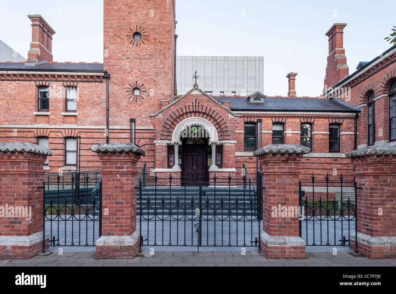 Cork City, Cork, Irland. Juli 2020. Anglesea Street Courthouse war ursprünglich eine Schule von 1865 bis 1990, als es geschlossen und das Gebäude wurde dann zu einem Gerichtsgebäude, das im Jahr 2018 abgeschlossen wurde umgewandelt. - Credit; David Creedon / Alamy Live News Stockfoto