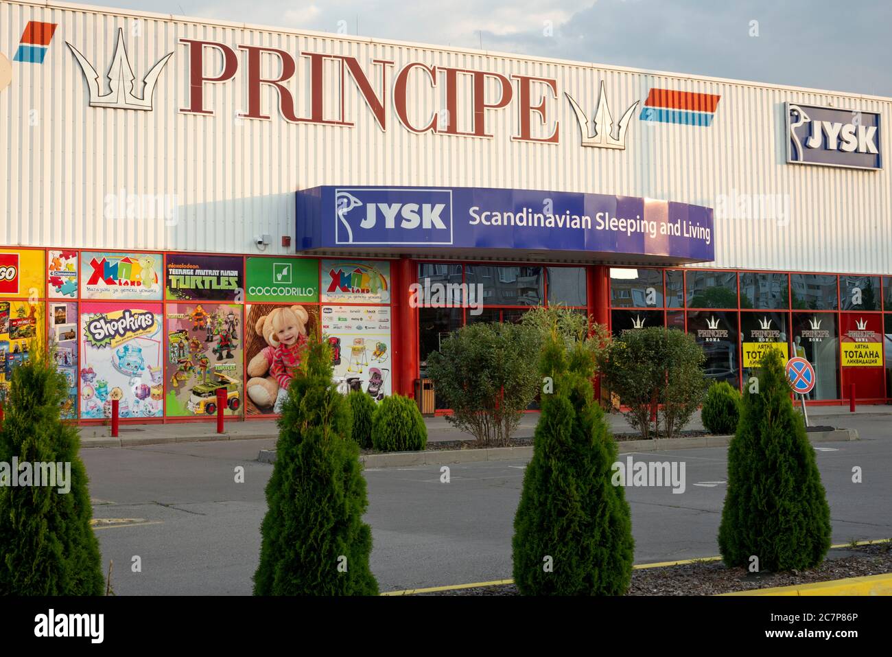 Principe Logo und Jysk skandinavischen Schlaf-und Wohnhauseinrichtung Laden Fassade in Sofia Bulgarien Stockfoto