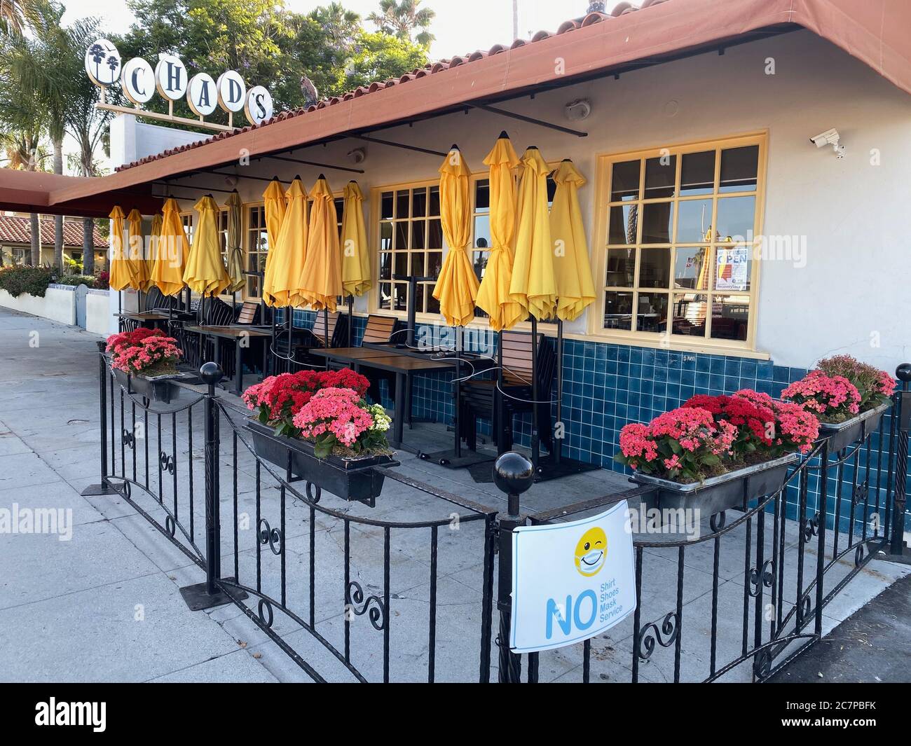 Santa Barbara, Kalifornien, USA. Juli 2020. Sechs Wochen nachdem der Name des Sambo wegen historisch rassistischer Konnotationen in Kontroversen ausbrach, hat der Restaurantbesitzer Chad Stevens in Santa Barbara nach 63 Jahren einen neuen Namen angekündigt: Sambo's ist jetzt Tschad's. Sambos war eine Kette, die vor 100 Jahren begann. Sambos wurde im Juni 1957 als erste der landesweiten Kette der Sambo eröffnet. Die Besitzer sagen, dass der Name des Sambo eine Kombination von Namen der Eigentümer war, Sam Battistone Sr. Und Newell Bo Bohnet.der derzeitige Besitzer Chad Stevens ist der Enkel von Battistone. Quelle: Amy Katz/ZUMA Wire/Alamy Live News Stockfoto