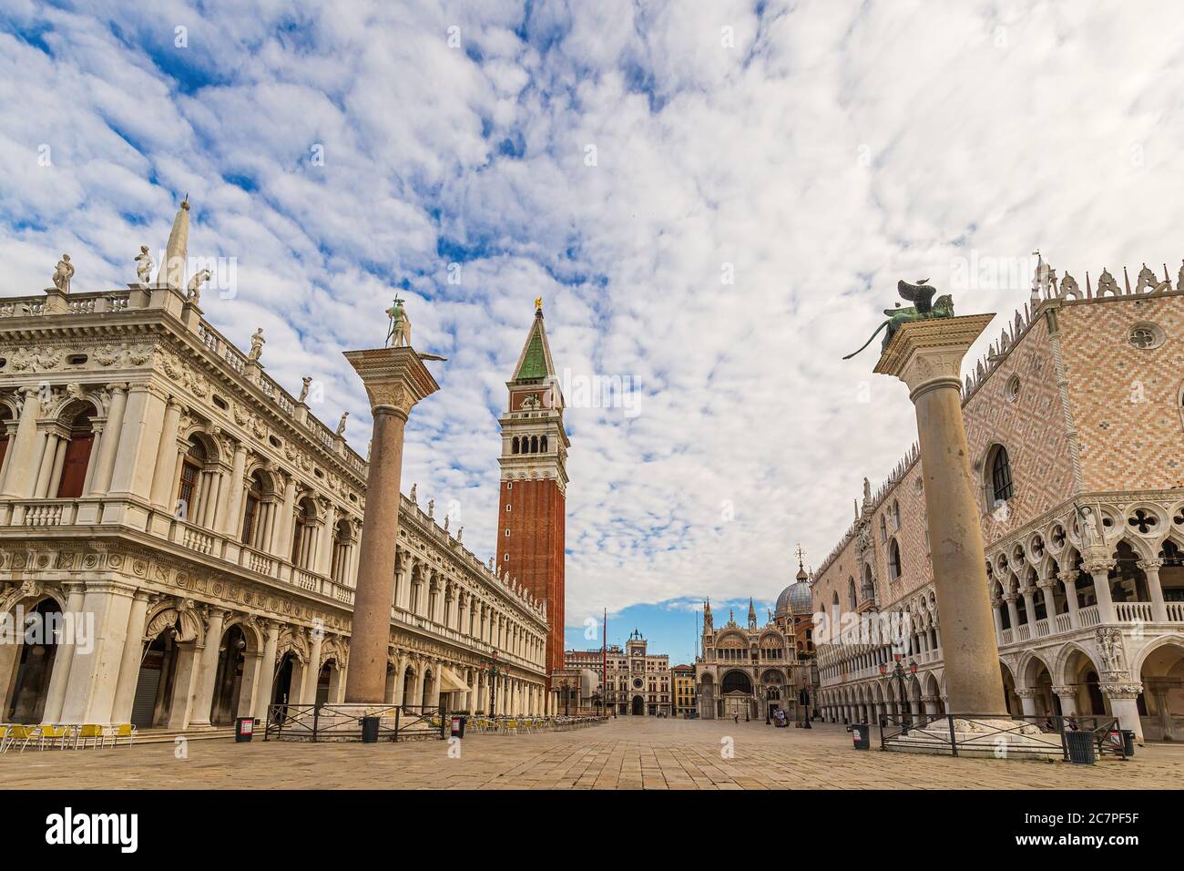Blick auf den Campanile am Markusplatz in Venedig, Italien Stockfoto