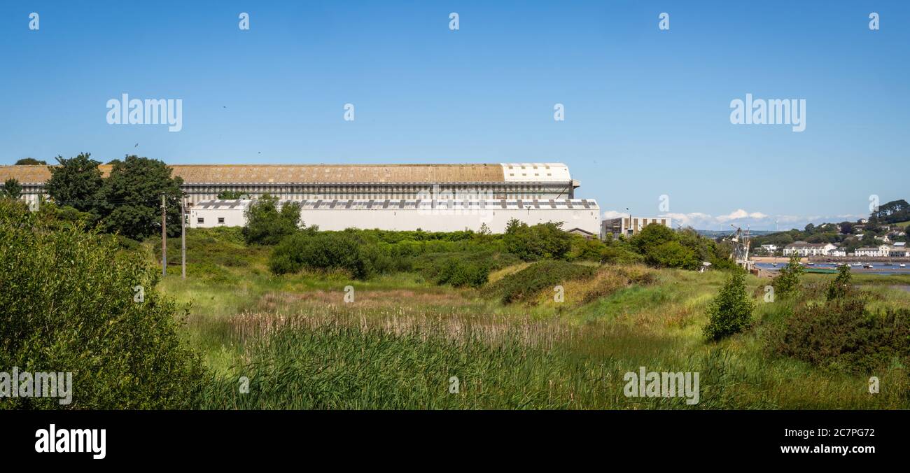 APPLEDORE, DEVON, UK - JULI 11 2020: Blick auf die ehemaligen Schiffsbauer, jetzt geschlossen. Stockfoto