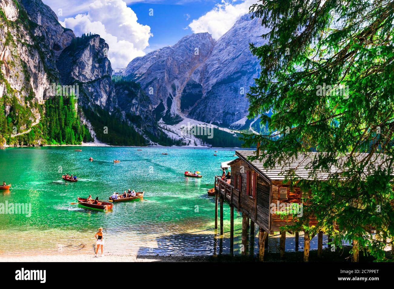 Atemberaubende Alpenlandschaft, Dolomiten Berge. Lago di Prags. Südtirol, Italien. 27.08.2019 Stockfoto