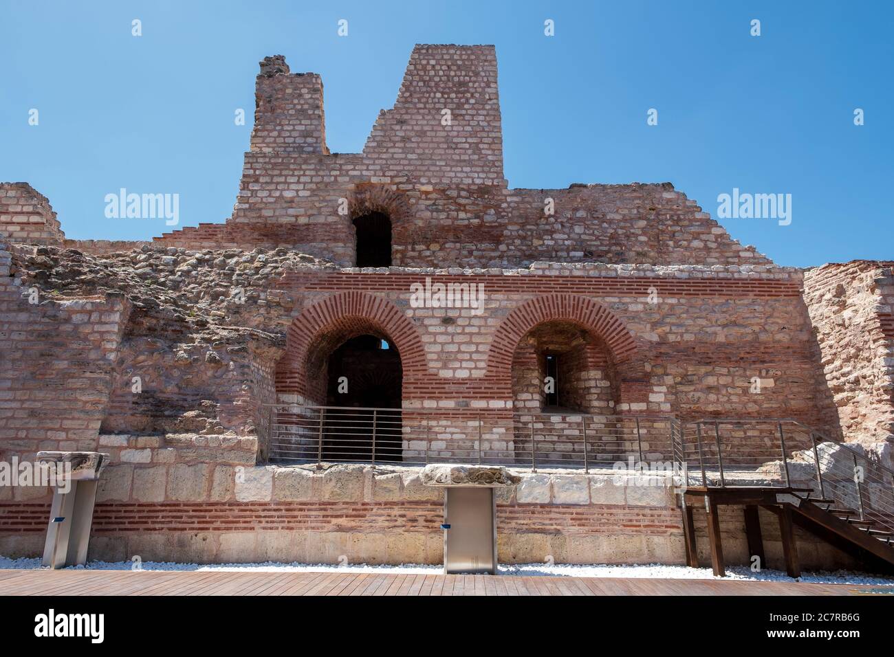 Tekfur Sarayi Museum oder der Palast des Porphyrogenitus, ein byzantinischer Palast aus dem 13. Jahrhundert. Der dickwandige Palast, der an die Landmauern angrenzt. Stockfoto