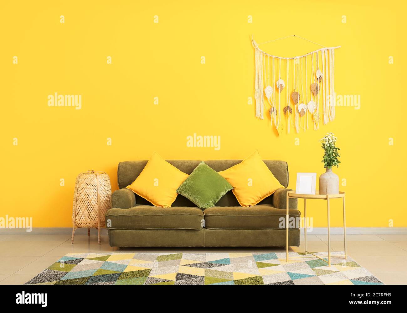 Innenbereich mit modernem Sofa Stockfoto