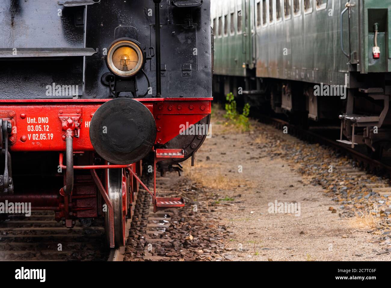 Vorderseite einer alten Dampflokomotive, Details einer Dampflokomotive,  Scheinwerfer, Puffer, Stoßstange, Puffer Stockfotografie - Alamy