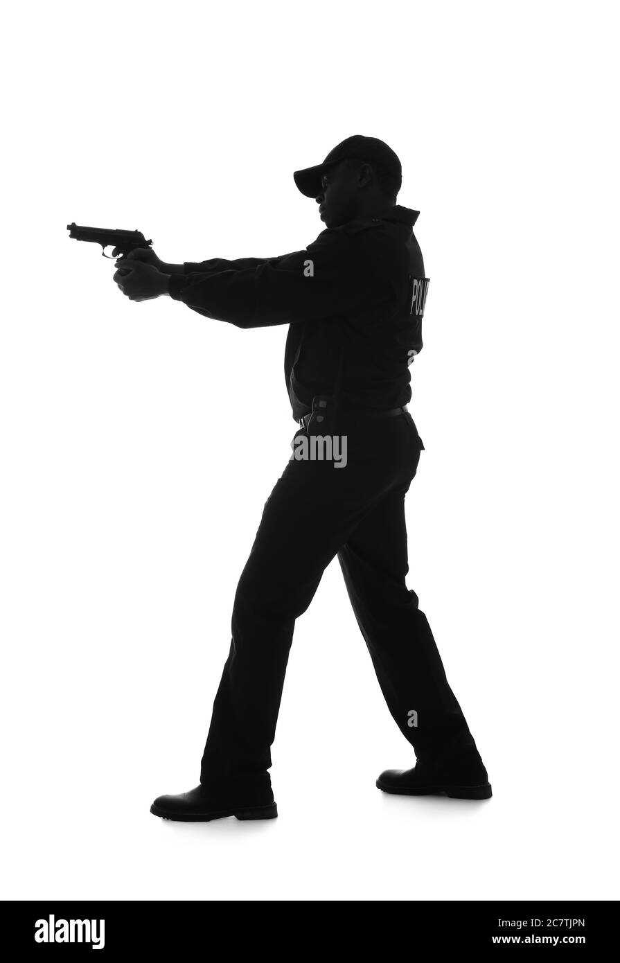 Silhouette von aggressiven afroamerikanischen Polizeibeamten mit Pistole auf weißem Hintergrund Stockfoto