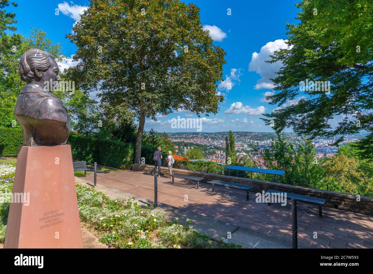 Santiago-de-Chile-Platz mit Büste der chilenischen Toristin Gabriela Mistral, Stadtteil Haigst, Hauptstadt Stuttgart, Baden-Württemberg, Süddeutschland Stockfoto