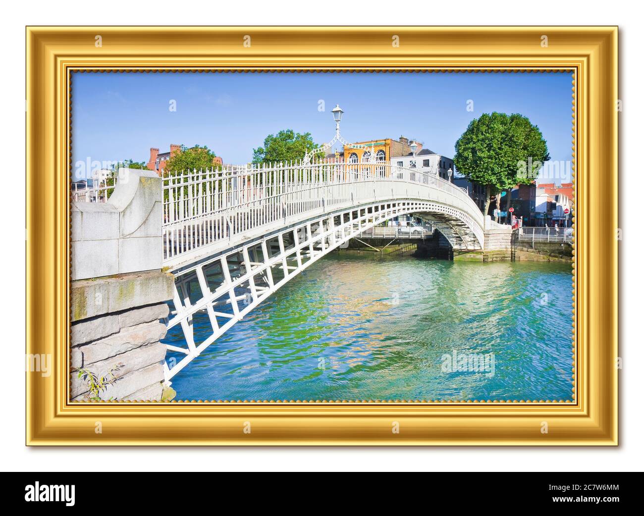 Die berühmteste Brücke in Dublin, die "Half Penny Bridge" genannt wird, wegen der Maut für die Passage - goldenes Holzrahmenkonzept Stockfoto