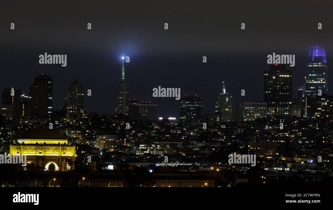 San Francisco Night Skyline von oben gesehen Crissy Field Stockfoto
