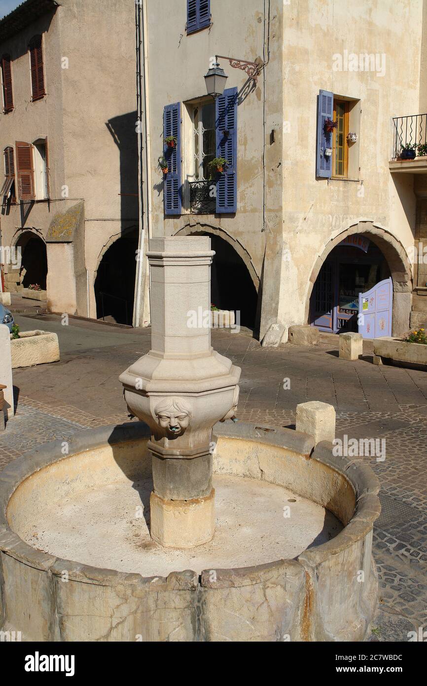 Brunnen von Roquebrune sur Argens alten provenzalischen mittelalterlichen Dorf Stockfoto