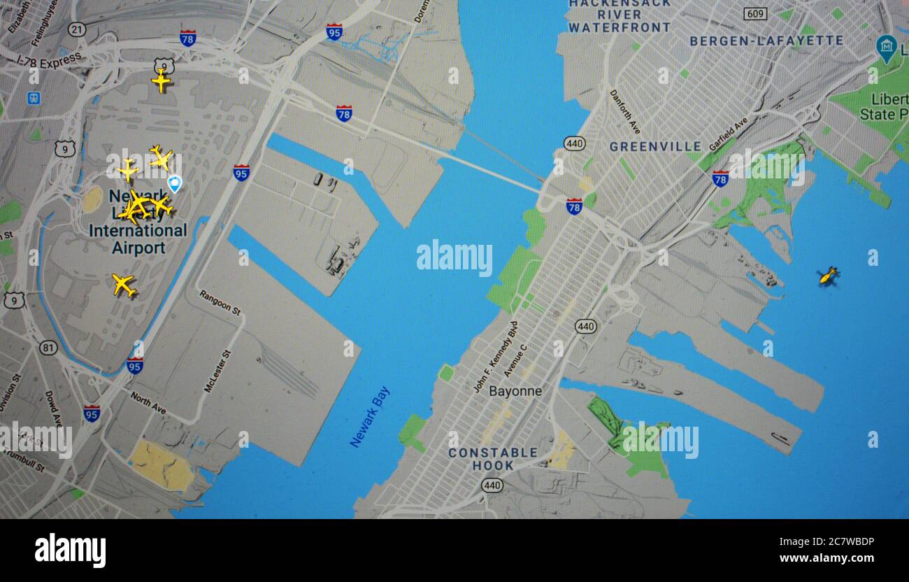 Flugverkehr auf dem Flughafen Newark Liberty (18. juli 2020, UTC 16.40), im Internet mit Flightradar 24-Standort, während der Coronavirus-Pandemie Stockfoto