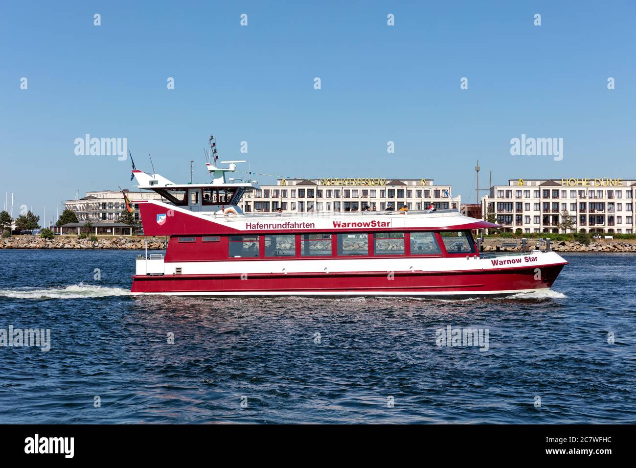 Ausflugsboot WARNOWSTAR auf Rostocker Hafenrundfahrt Stockfoto