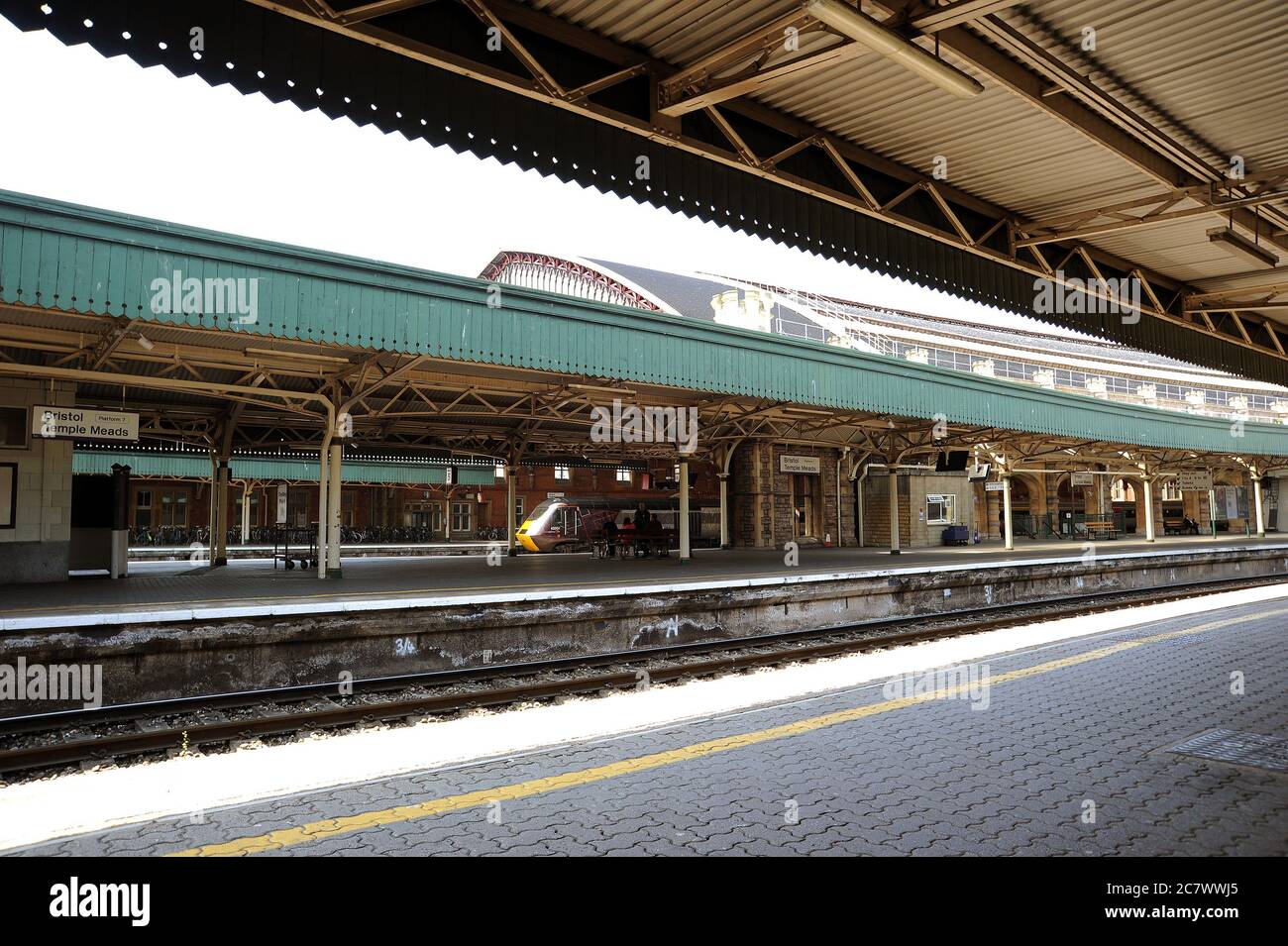 Arriva Cross Country H.S.T. Power Car 43304 in Plattform 3, Bristol Temple Meads. Stockfoto