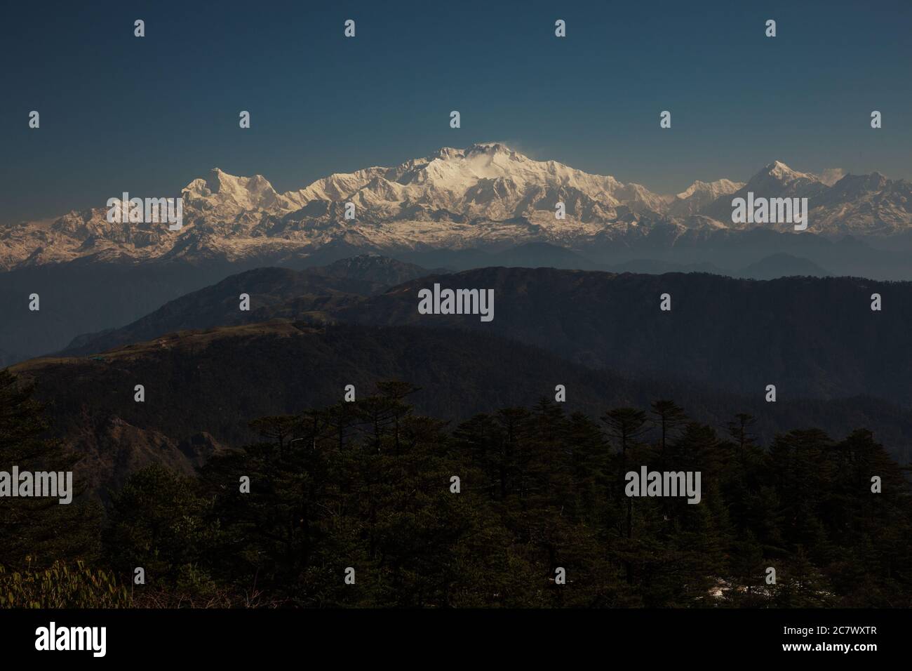 Weite Ansicht der Kanchenjunga Bergkette vom Sandakphu Gipfel, Westbengalen, Indien Stockfoto