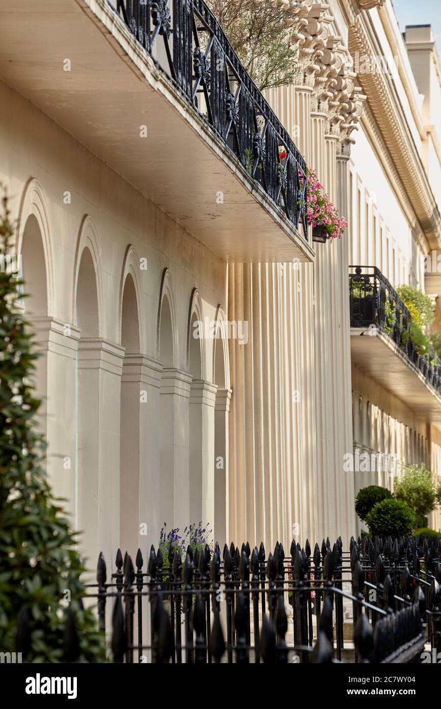 Chester Terrace eine der neoklassizistischen Terrassen im Regent's Park, London, entworfen von John Nash und verändert von Decimus Burton. Stockfoto