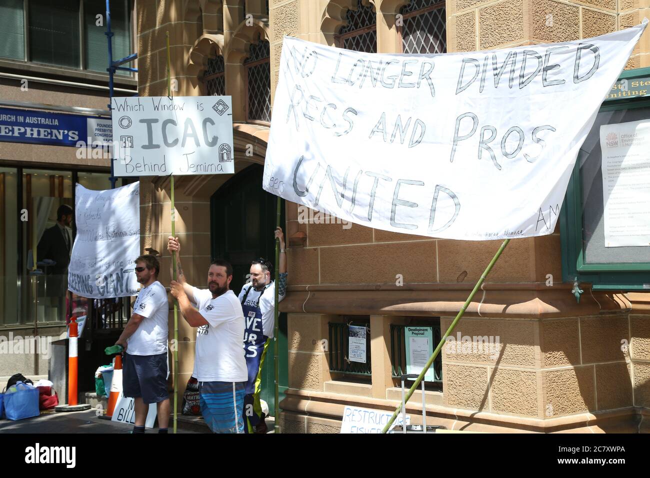 Fischer protestieren gegen das Gesetz zur Änderung des Fischereimanagements (eingeführt von der NSW-Ministerin für Primärindustrie Katrina Hodgkinson) in der gesamten Region Stockfoto