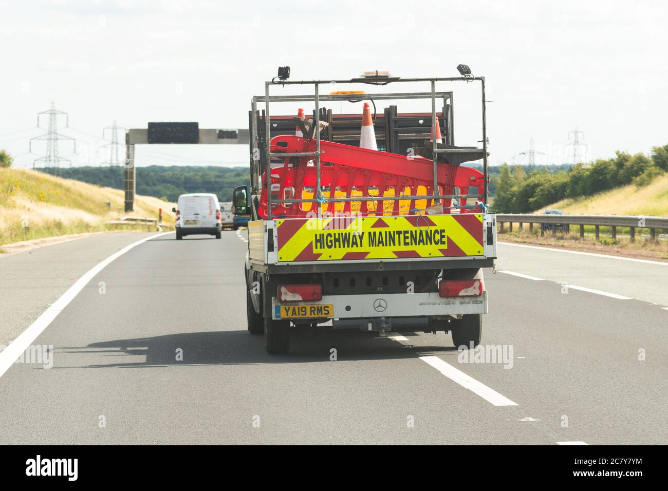 Highway Maintenance Vehicle auf der britischen Autobahn Stockfoto