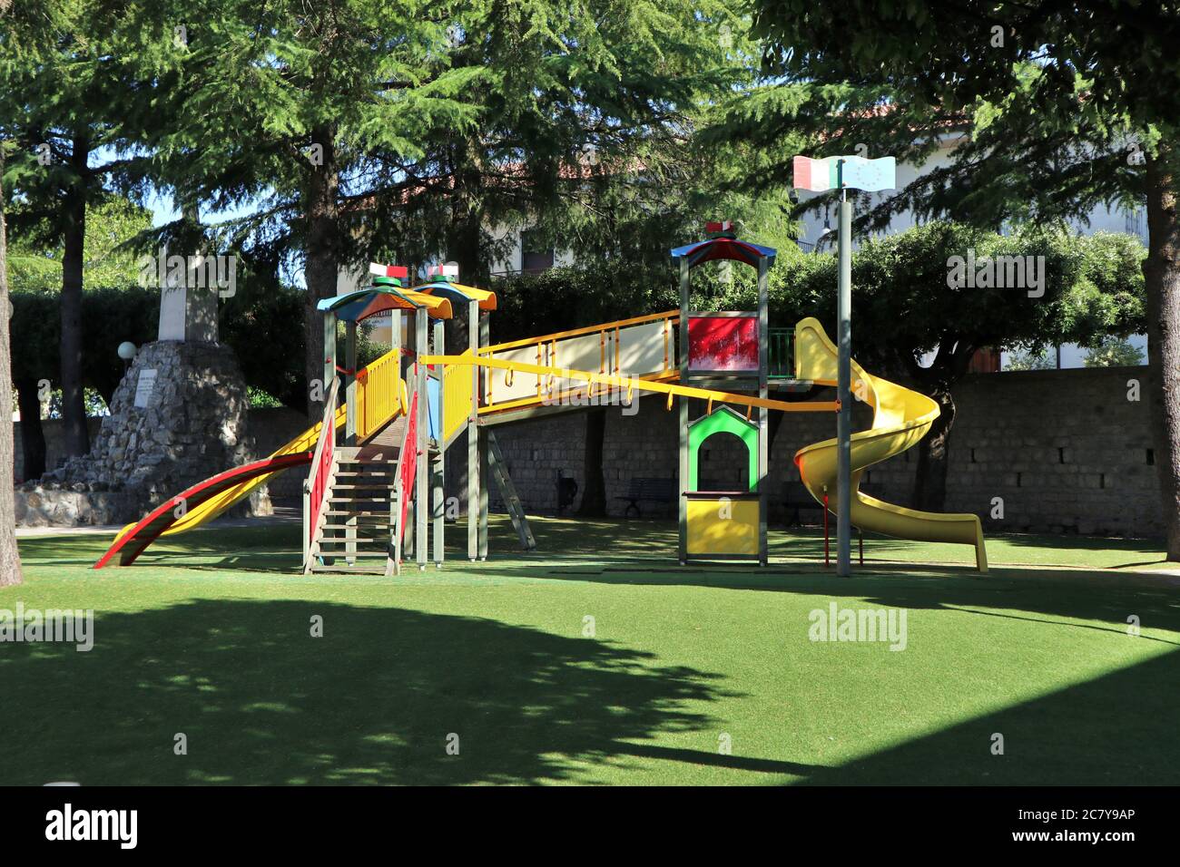 Sant'Angelo dei Lombardi - Giochi per bambini in Villa comunale Stockfoto