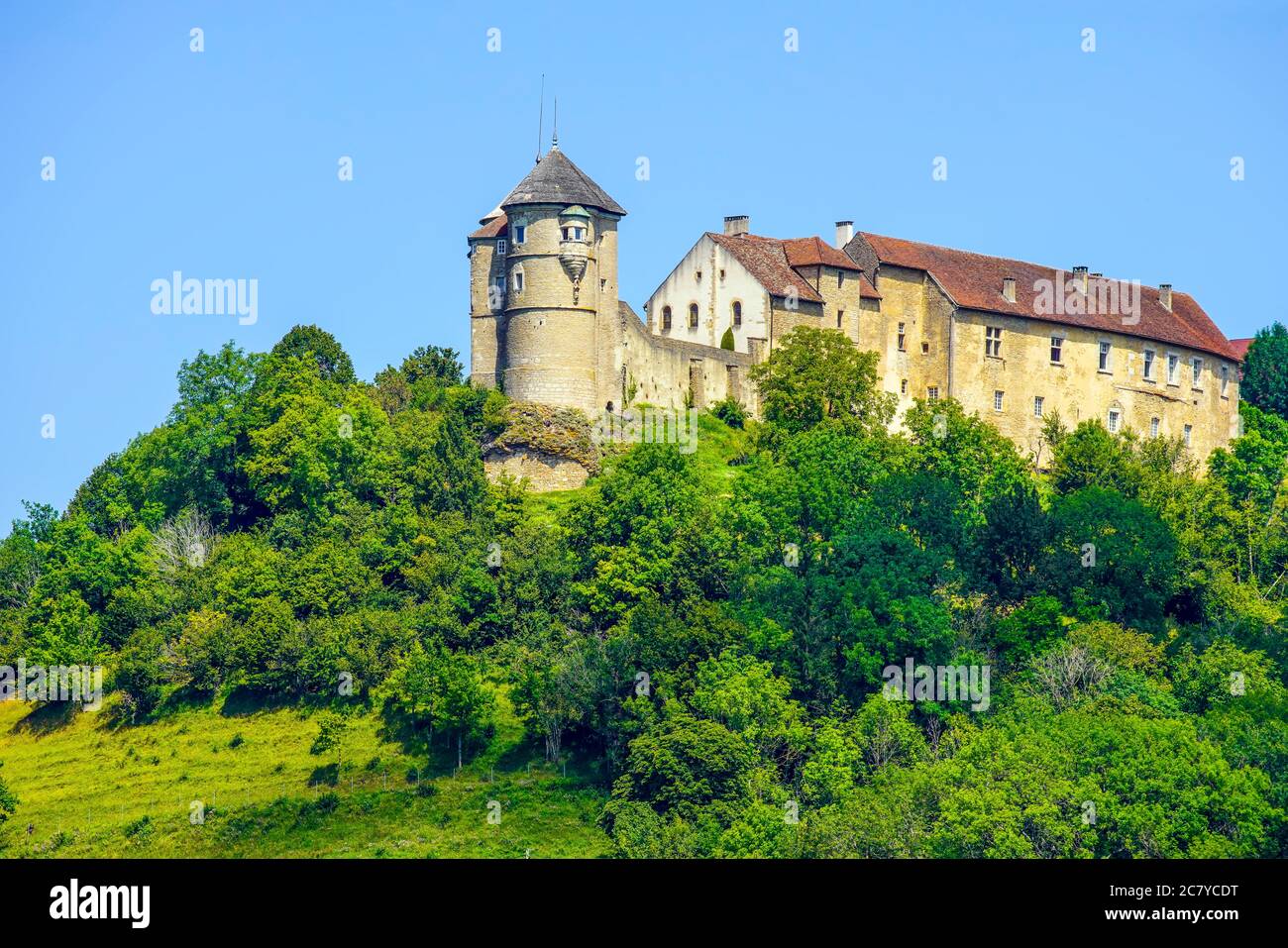 Mittelalterliches Schloss von Belvoir im Département Doubs der Region Bourgogne-Franche-Comte in Frankreich. Stockfoto