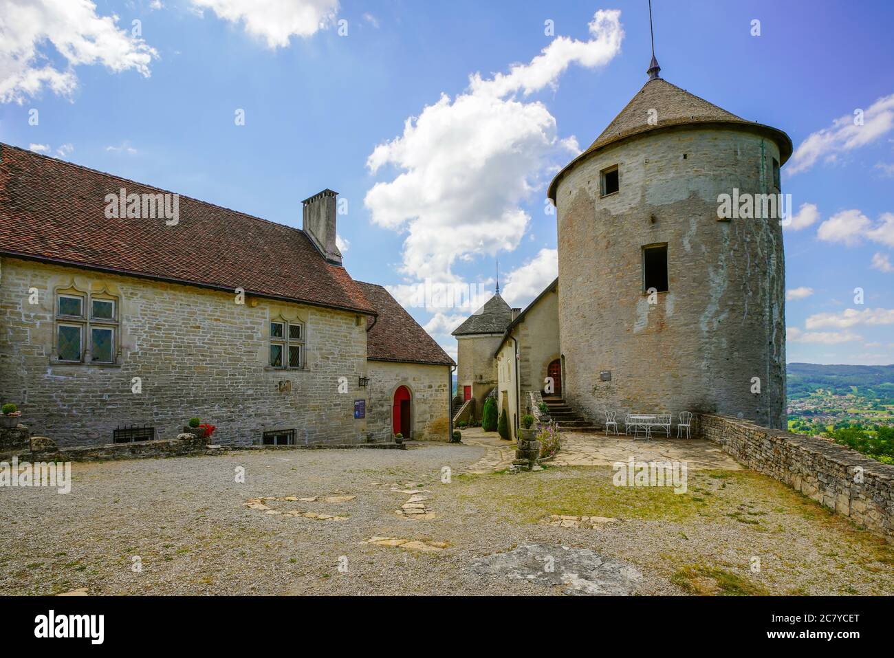 Mittelalterliches Schloss von Belvoir im Département Doubs der Region Bourgogne-Franche-Comte in Frankreich. Stockfoto