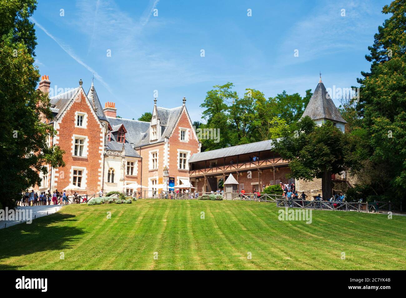 AMBOISE, FRANKREICH - 16. JULI 2018: Touristen besuchen Schloss Clos Luce, wo Leonardo da Vinci lebte in den letzten Jahren des Lebens. Stockfoto
