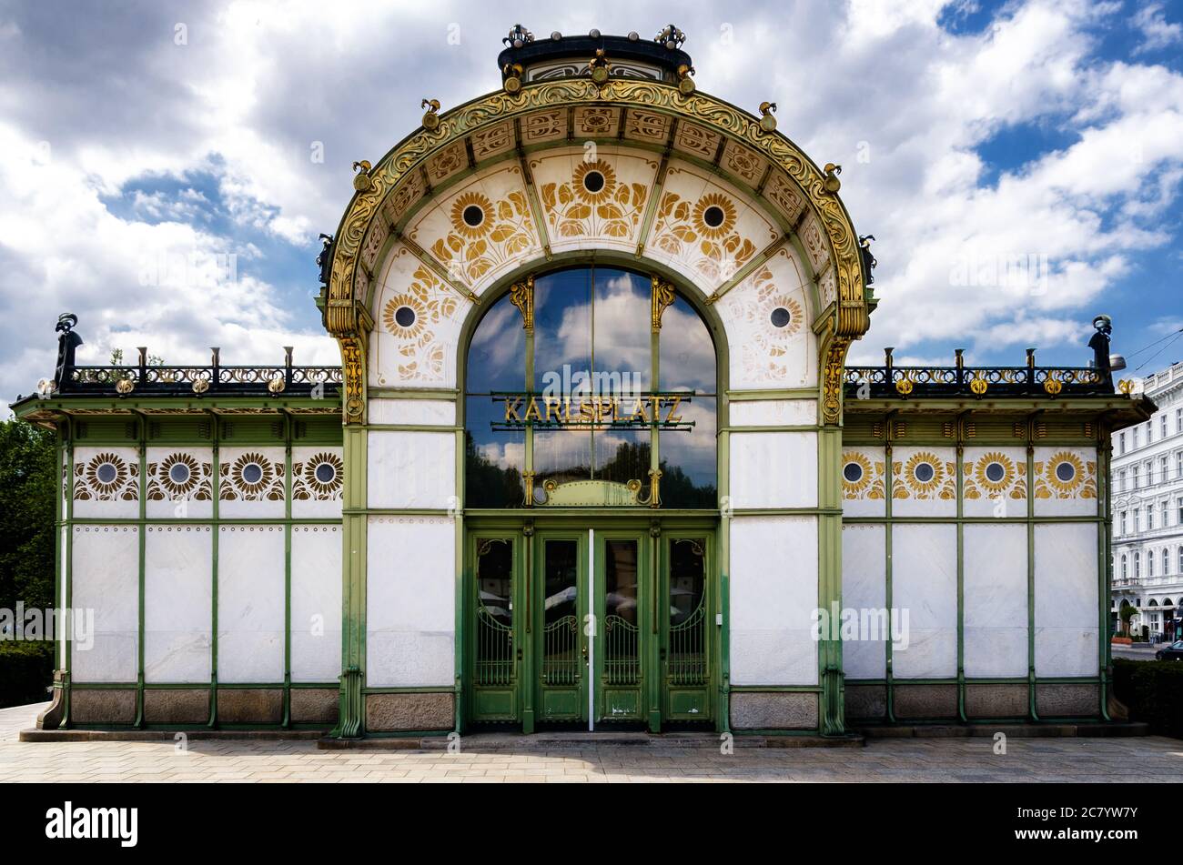 Karlsplatz Stadtbahn Station in Wien (Österreich), alter U-Bahn-Pavillon aus dem 19. Jahrhundert jugendstil-Architektur Stockfoto