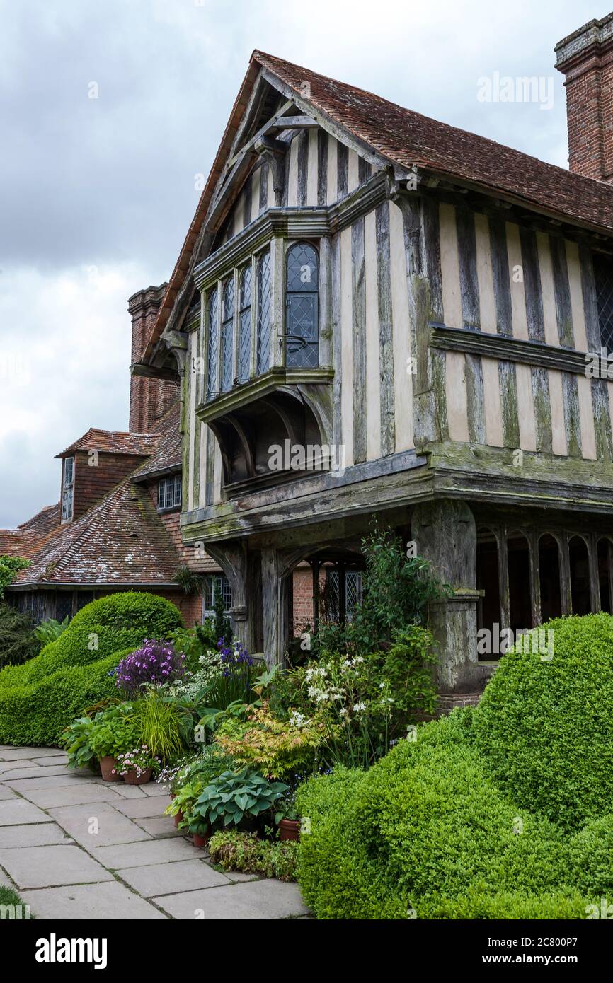 Giebelfront des Herrenhauses Great Dixter, erbaut um 1450, Northiam, East Sussex, England, Großbritannien Stockfoto