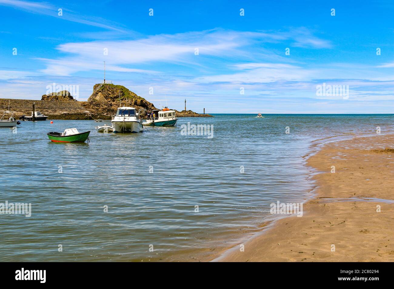 Der wunderschöne und ruhige Kanaleingang am Summerleaze Beach, Bude Cornwall, South West England, Großbritannien Stockfoto