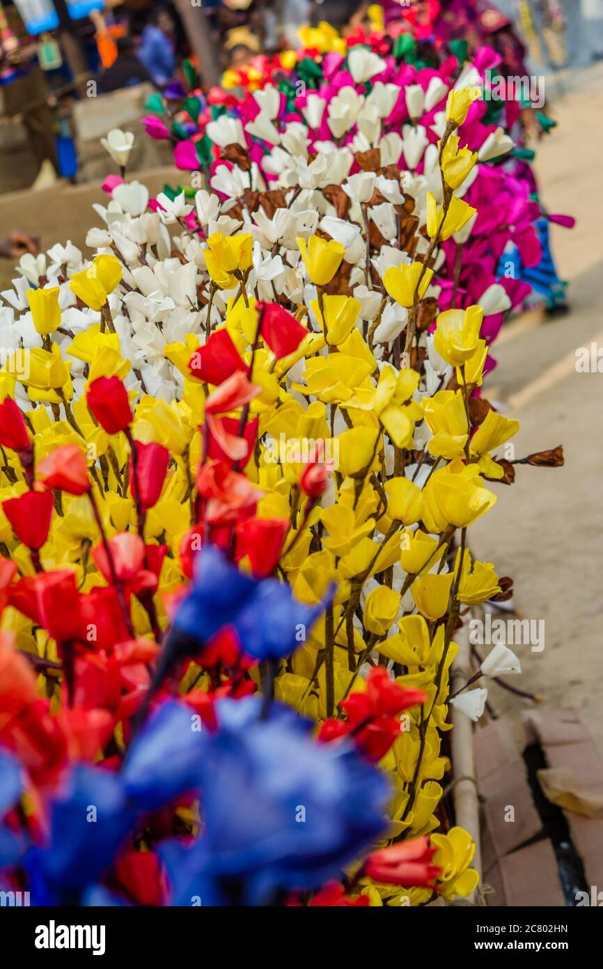 Bunte Papierblumen von Surajkund Handwerksmesse Stockfoto