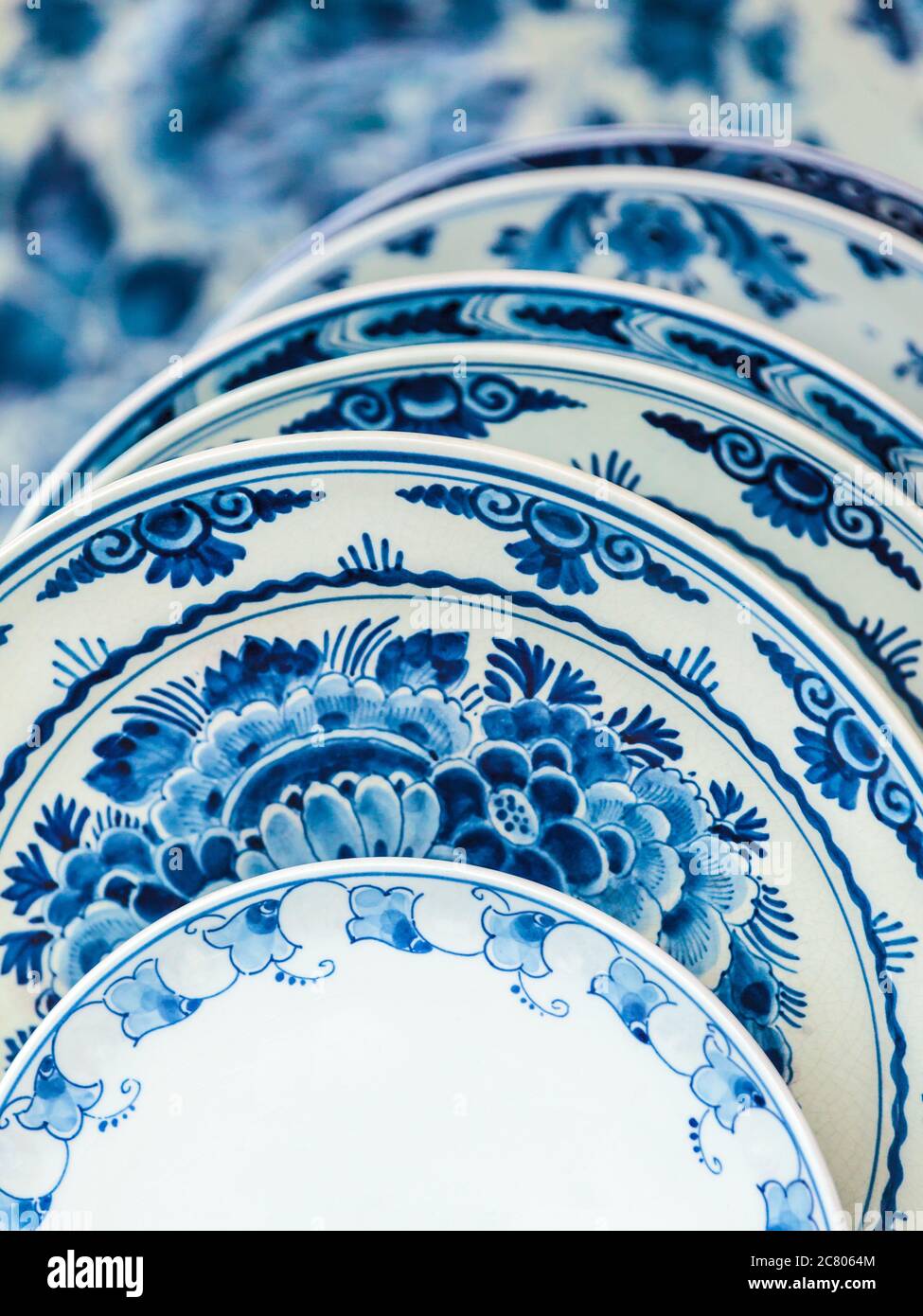 Altes holländisches Porzellan blau und weiß aus Delft Stockfotografie