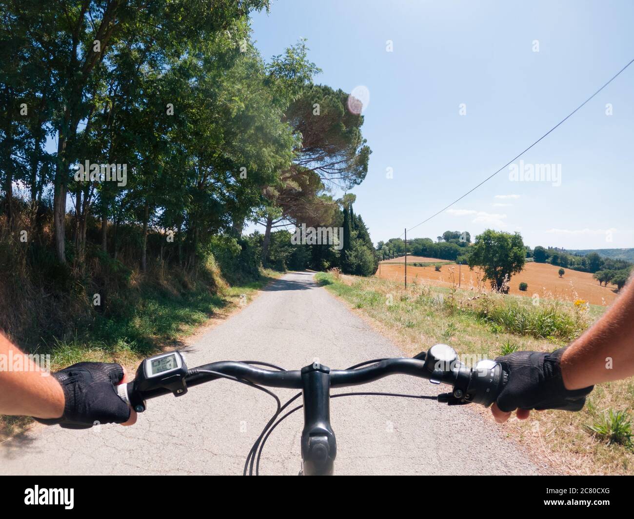 Pov e bike view Kamera auf dem Land - Radtourismus Konzept Stockfoto