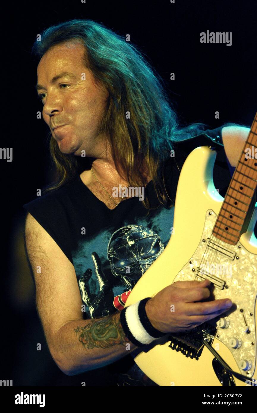 Italien Imola 2003 15.06.2015 : Dave Murray Gitarrist von The Iron Maiden während des Konzerts beim Heineken Jammin Festival 2003 Stockfoto