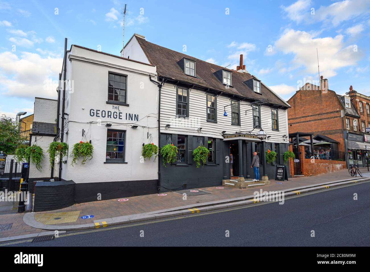 Beckenham (Großraum London), Kent, Großbritannien. Das George Inn, ein alter Pub in der Beckenham High Street. Das George Inn stammt aus dem Jahr 1647. Stockfoto