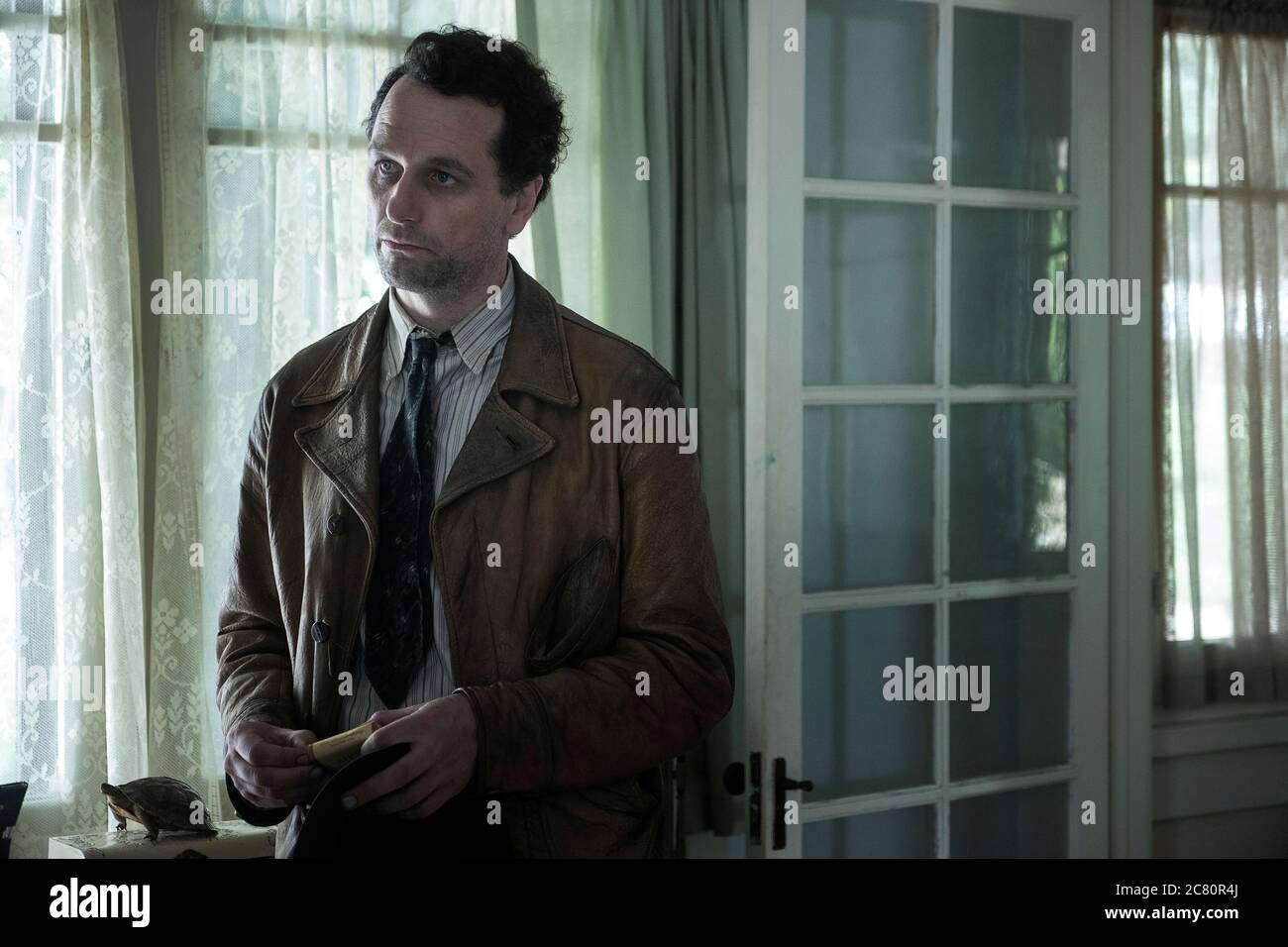 MATTHEW RHYS in PERRY MASON (2020), Regie: RON FITZGERALD und ROLIN JONES. Kredit: HBO/ TEAM DOWNEY / Album Stockfoto