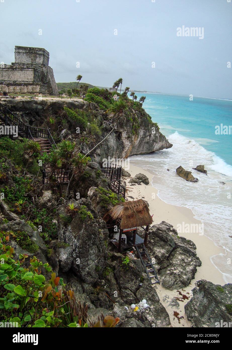 Maya ruyn in Tulum, Mexiko. Karibisches Meer, toller Strand. Windiger Tag Stockfoto