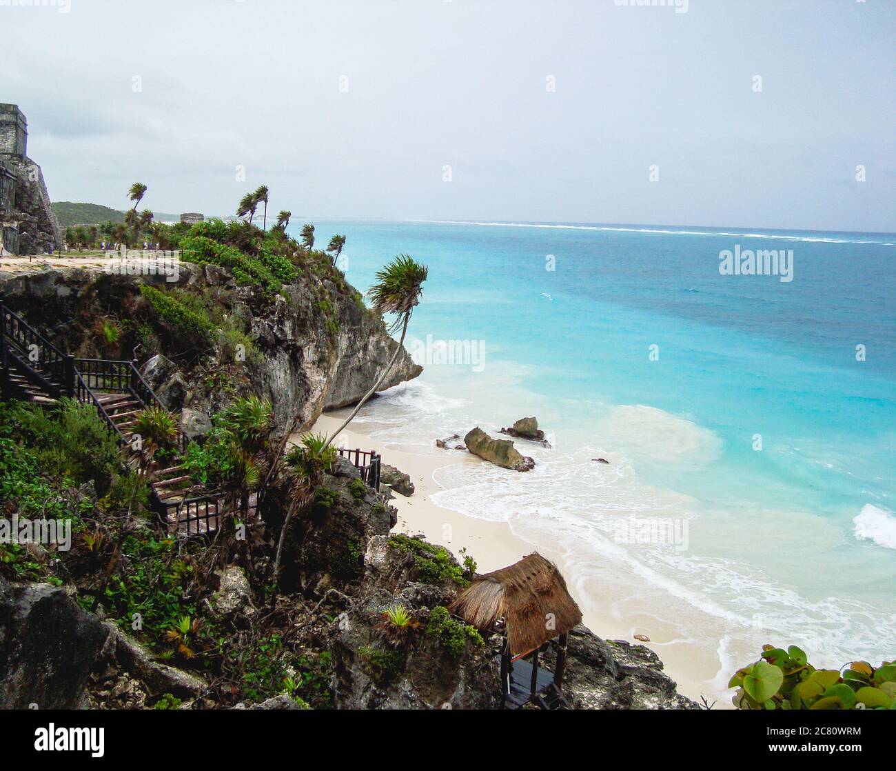 Maya ruyn in Tulum, Mexiko. Karibisches Meer, toller Strand. Windiger Tag Stockfoto
