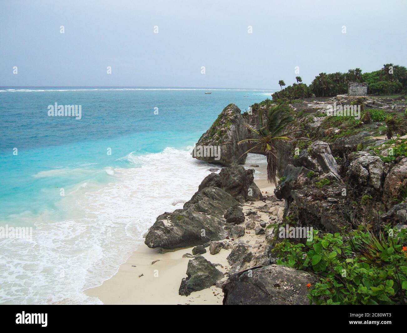 Maya ruyn in Tulum, Mexiko. Karibisches Meer, toller Strand. Windiger Tag Stockfoto