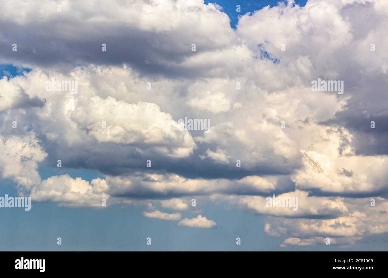 Die Wolken. Frühling, Wolken, Himmel, Kumulus, Wind Stockfoto