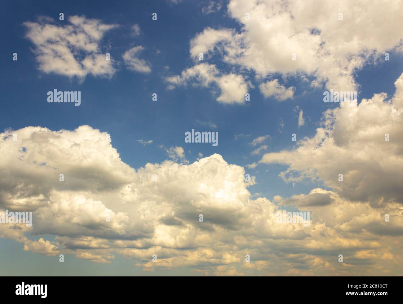 Die Wolken. Frühling, Wolken, Himmel, Kumulus, Wind Stockfoto