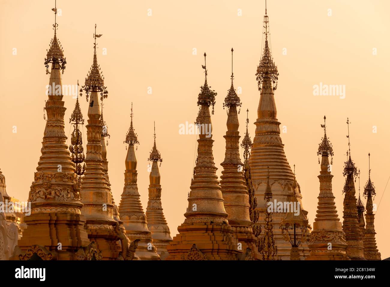 Shwedagon Pagode bei Sonnenuntergang, in Yangon Burma Myanmar Stockfoto