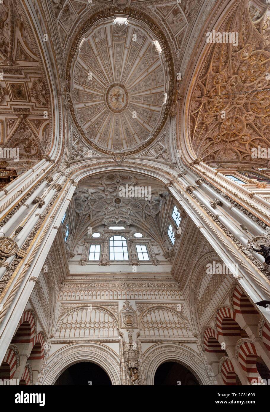 Innenraum des Doms der Mezquita Moschee Kathedrale von Córdoba Stockfoto
