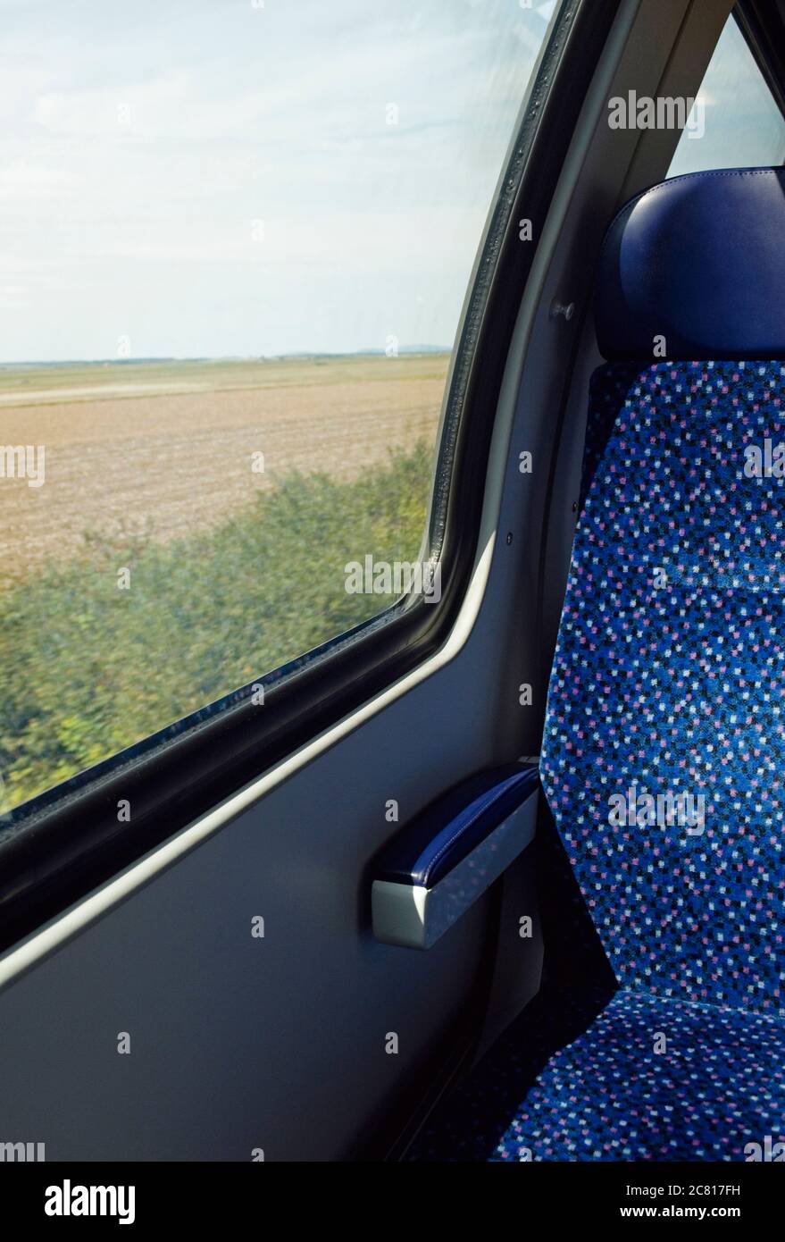 Sitz durch Fenster in Zug Stockfoto