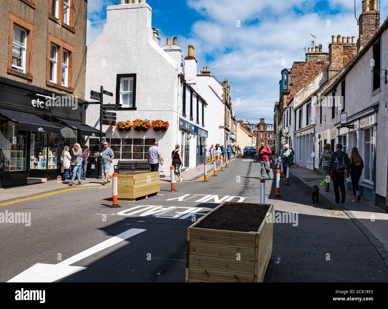 North Berwick, East Lothian, Schottland, Großbritannien, 20. Juli 2020. Kampagne gegen Covid-19-Parkplatzplan: East Lothian Council schlägt einen temporären 200-Langzeitparkplatz am berühmten Elcho Green, West Beach; Teil von 'Spaces for People', um Menschen bei der Coronavirus-Pandemie sozial zu helfen und Händler für den Verlust von Parkplätzen zu kompensieren, die bereits in der engen High Street entfernt wurden, wo die Pflaster verbreitert werden. Eine Online-Petition 'West Bay Not a Parking Bay', um gegen die Zerstörung des Schönheitsflecks zu widersprechen, hat fast 4,000 Unterschriften gesammelt Stockfoto