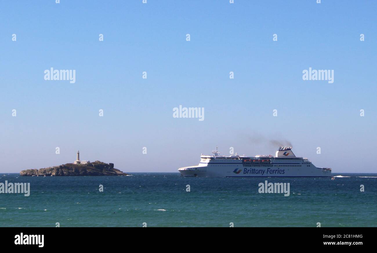 Brittany Ferry Cap Finistere Ankunft im Hafen von Santander vom Strand von Somo Santander Cantabria Spanien aus gesehen Stockfoto