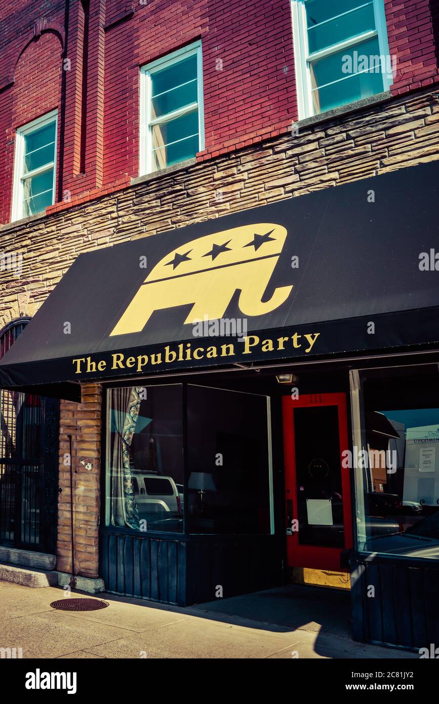 Das Hauptquartier der Republikanischen Partei liegt rund um den historischen Stadtplatz in der Innenstadt von Murfreesboro, TN, USA Stockfoto